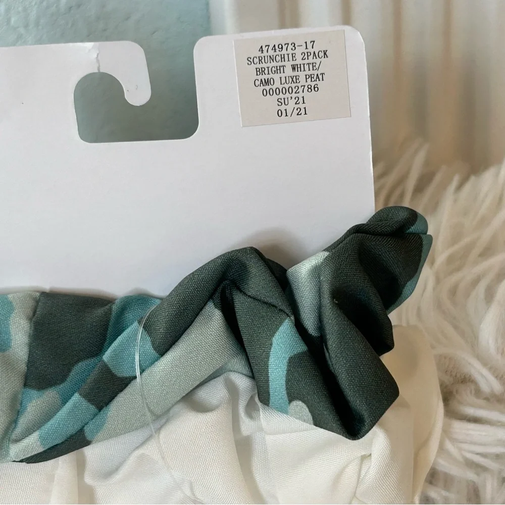 🩶5/$30 Athleta Bright White and Teal Camo Luxe Peat Scrunchies Set of 2  NEW